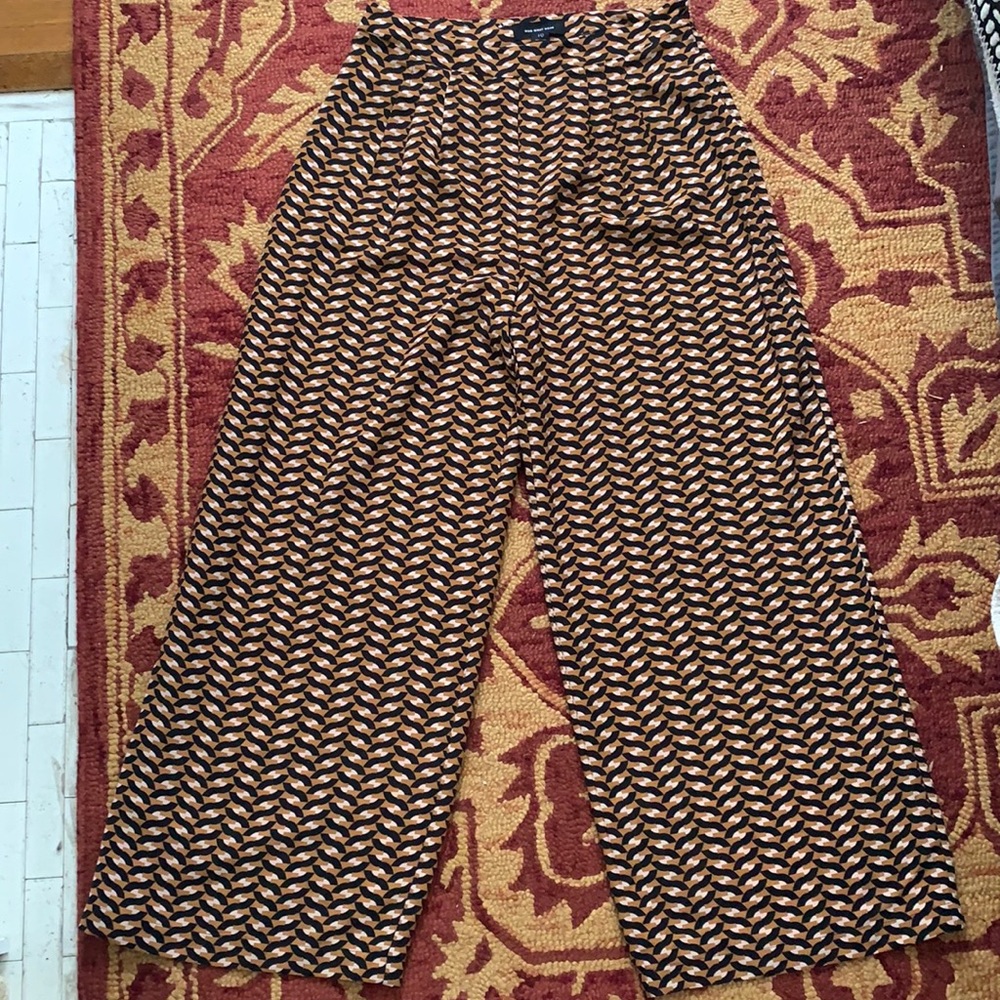 Who What Wear patterned flowy pants!